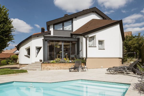 veranda-gris-anthracite-toit-vitre-prolongement-maison